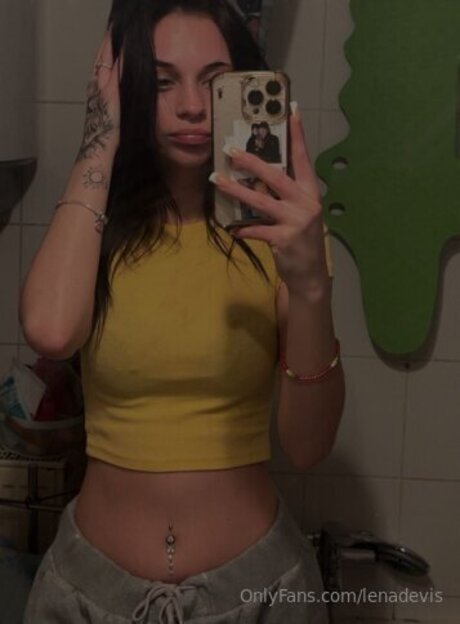 Naakte gelekte OnlyFans-foto van Lenadevis