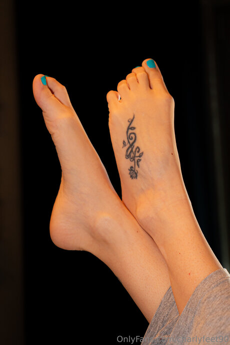 Naakte gelekte OnlyFans-foto van Charlyfeet90