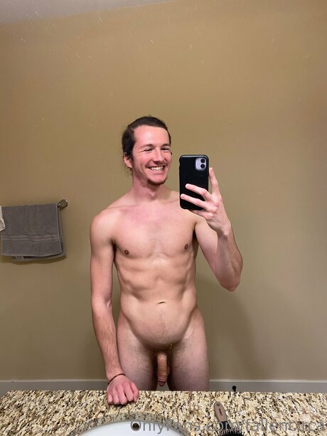 Naakte gelekte OnlyFans-foto van Fallencirca