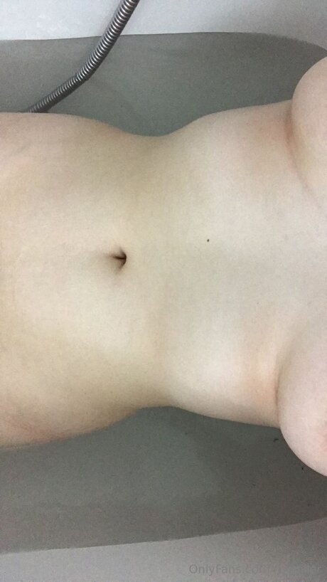 Naakte gelekte OnlyFans-foto van Lilleniller