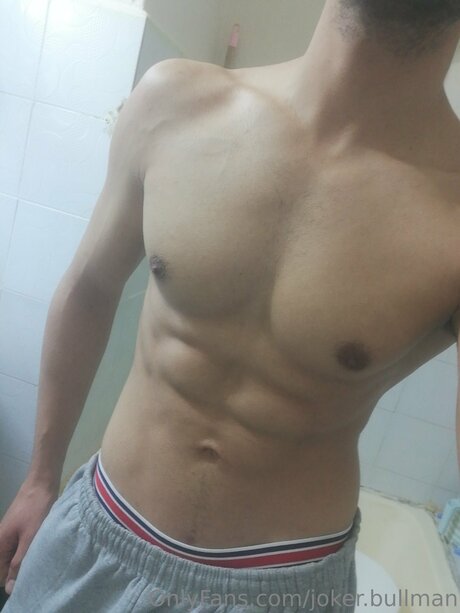 Naakte gelekte OnlyFans-foto van Chuckymann