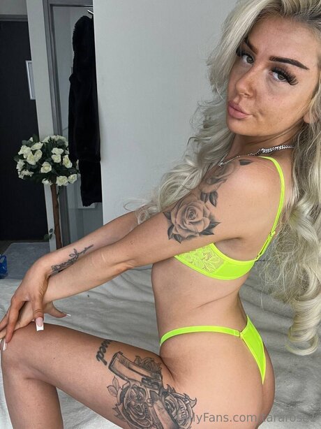 Naakte gelekte OnlyFans-foto van Tararose1