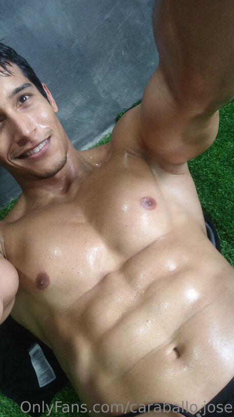 Naakte gelekte OnlyFans-foto van U231851017