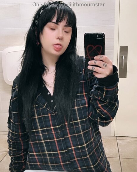 Naakte gelekte OnlyFans-foto van Lilithmournstar