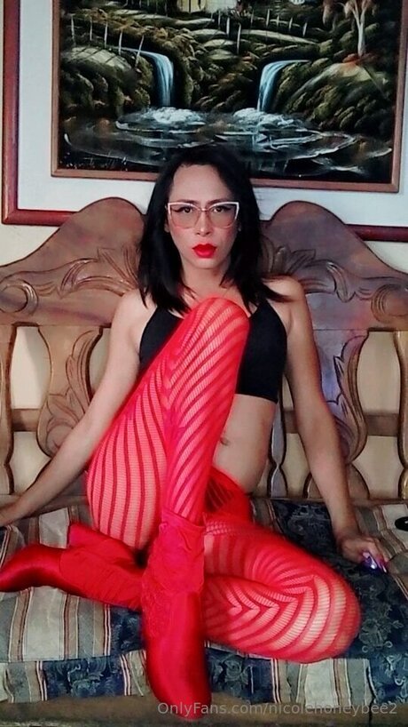 Nicolehoneybee2