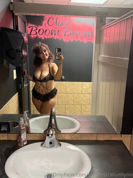 Naakte gelekte OnlyFans-foto van Princesstatumlynn