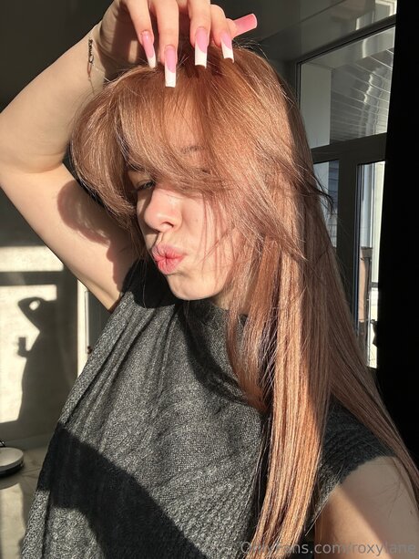 Naakte gelekte OnlyFans-foto van Roxylane