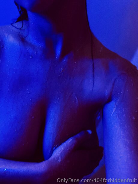 Naakte gelekte OnlyFans-foto van 404forbiddenfruit