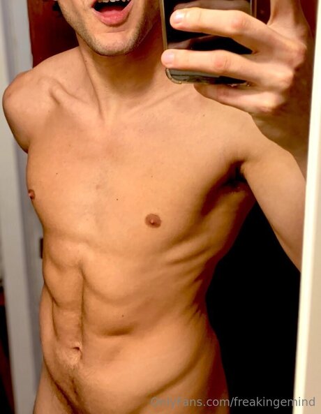 Naakte gelekte OnlyFans-foto van Freakingemind