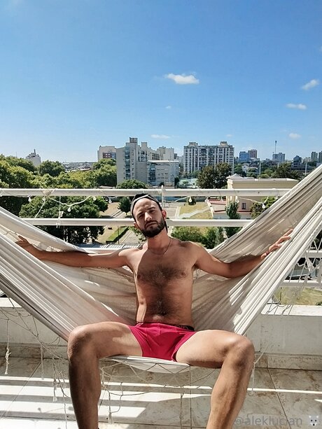 Naakte gelekte OnlyFans-foto van Aleklucian