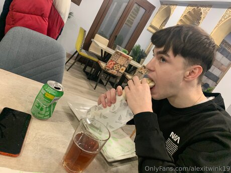Naakte gelekte OnlyFans-foto van Alexitwink19