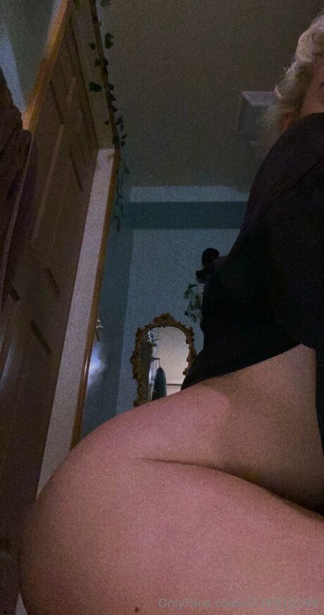 Naakte gelekte OnlyFans-foto van Hunnybunny669