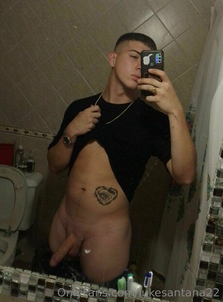 Naakte gelekte OnlyFans-foto van Lukesantana22