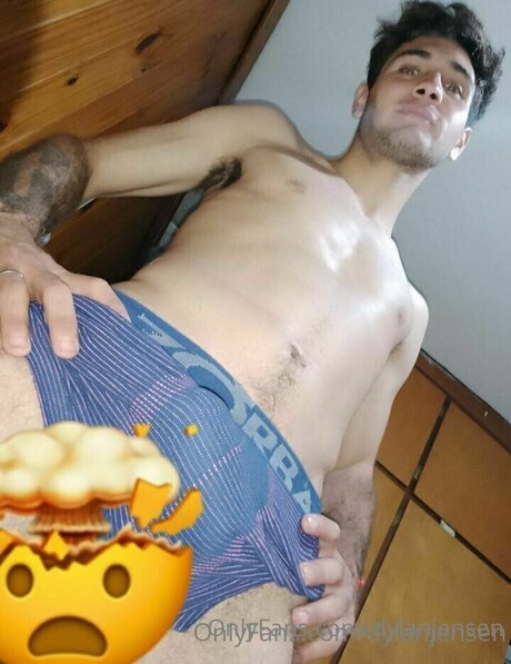 Naakte gelekte OnlyFans-foto van Dylanjensen