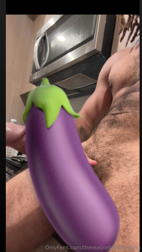 Naakte gelekte OnlyFans-foto van Therealjordanairyoung