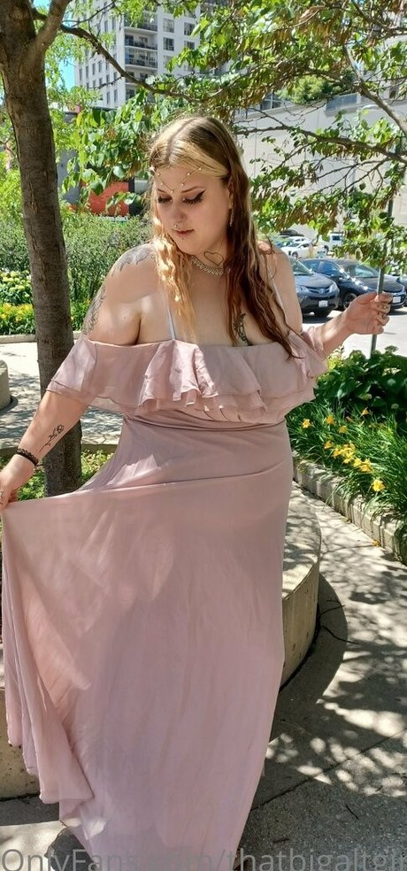 Naakte gelekte OnlyFans-foto van Thatbigaltgirl