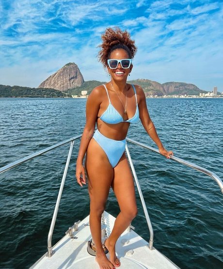 Naakte gelekte OnlyFans-foto van Jeniffer Nascimento