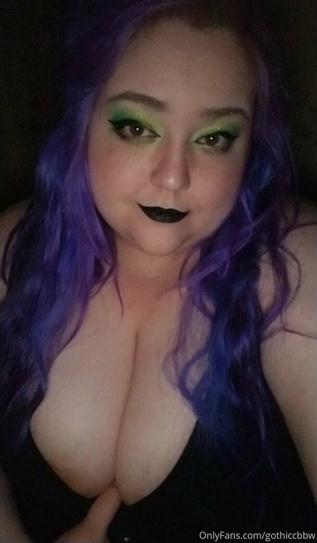 Naakte gelekte OnlyFans-foto van Gothiccbbw