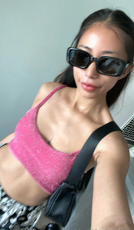 Naakte gelekte OnlyFans-foto van Tinythaigirl4u