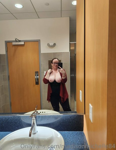 Naakte gelekte OnlyFans-foto van Madisonmichelle84