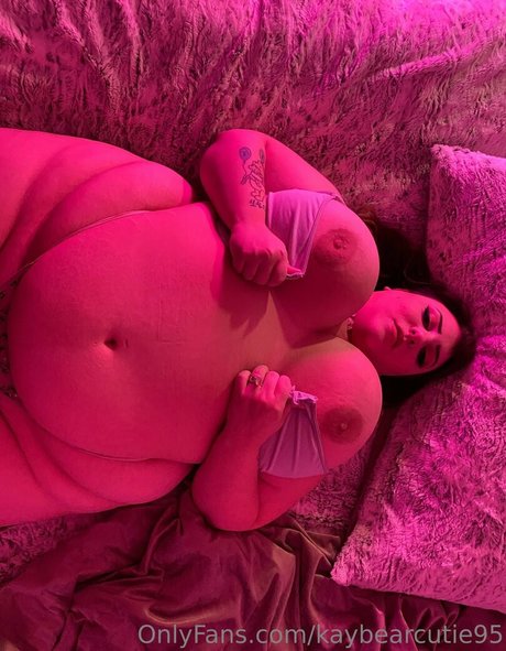 Naakte gelekte OnlyFans-foto van Kaybearcutie95