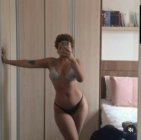 Naakte gelekte OnlyFans-foto van Leticia Rios