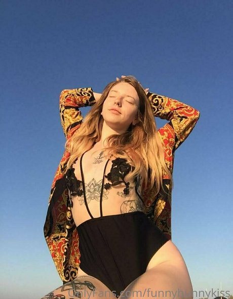 Naakte gelekte OnlyFans-foto van Funnybunnykiss