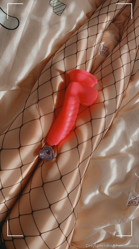Naakte gelekte OnlyFans-foto van Phatcatsama