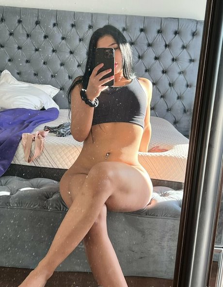 Naakte gelekte OnlyFans-foto van Jordananajjar