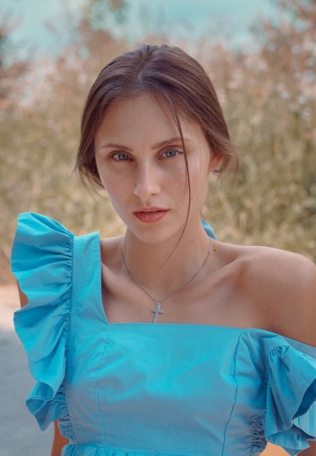 Naakte gelekte OnlyFans-foto van Alina Atavina