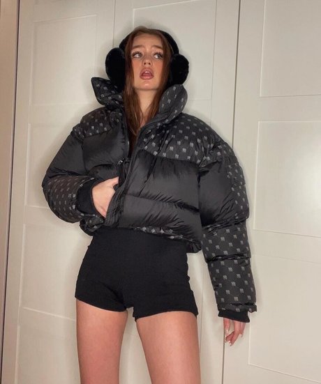Naakte gelekte OnlyFans-foto van Lyutayaira