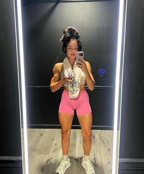 Naakte gelekte OnlyFans-foto van Brooklyn Hillenbrand