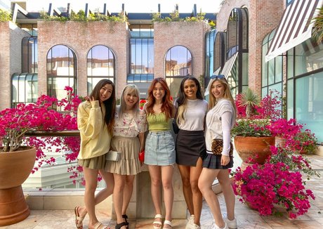 Naakte gelekte OnlyFans-foto van Offlinetv And Friends