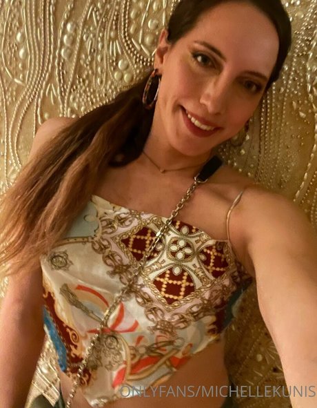 Naakte gelekte OnlyFans-foto van Michelle Kunis