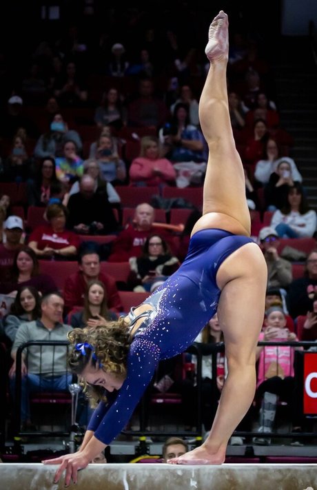 Naakte gelekte OnlyFans-foto van Katelyn Ohashi
