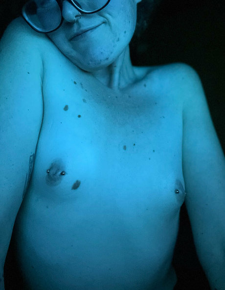 Naakte gelekte OnlyFans-foto van Mild0ne