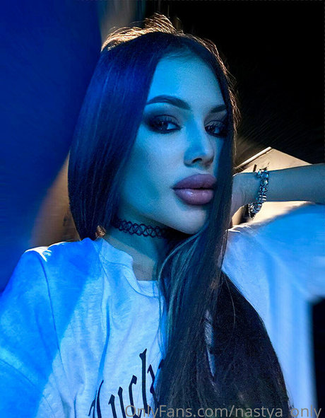 Naakte gelekte OnlyFans-foto van Sofaukr