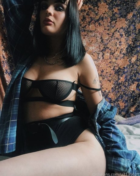 Naakte gelekte OnlyFans-foto van Elly Stephenson