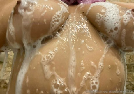 Naakte gelekte OnlyFans-foto van Seemabxbe