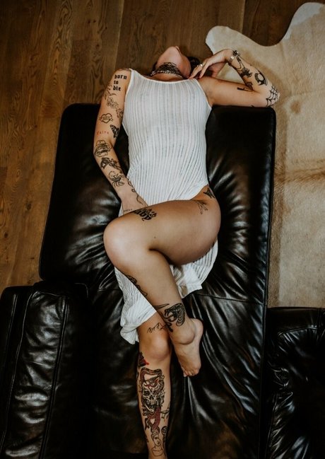 Naakte gelekte OnlyFans-foto van Emilysullivan