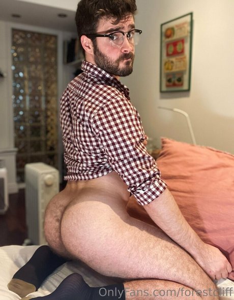 Naakte gelekte OnlyFans-foto van Forestcliff
