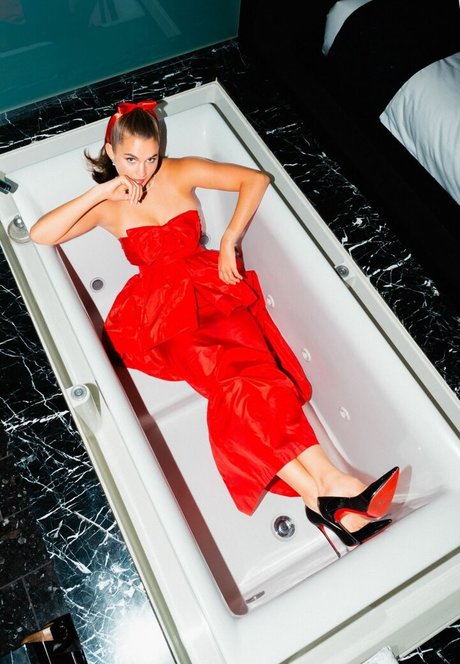 Naakte gelekte OnlyFans-foto van Chloe East