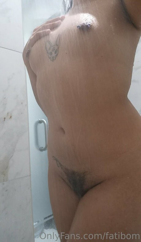 Naakte gelekte OnlyFans-foto van Fatibunn