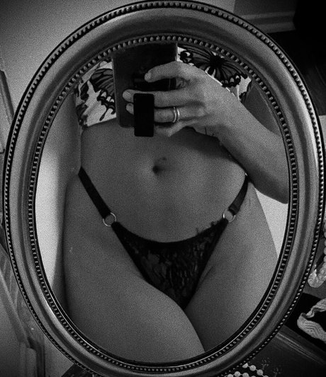 Naakte gelekte OnlyFans-foto van Presssme