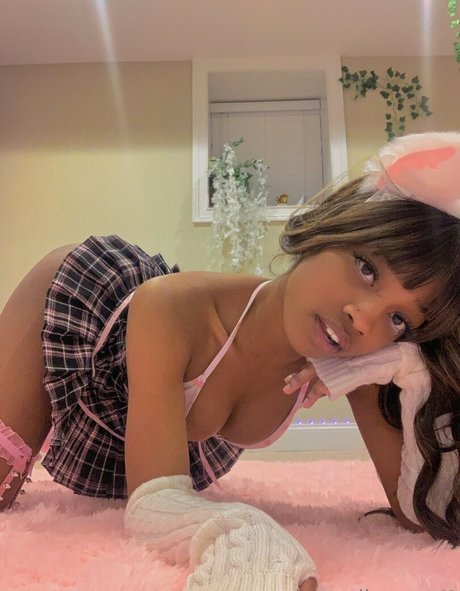 Naakte gelekte OnlyFans-foto van Carebearelle