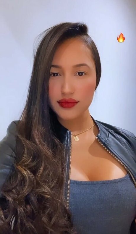 Naakte gelekte OnlyFans-foto van Flavia Carolayne
