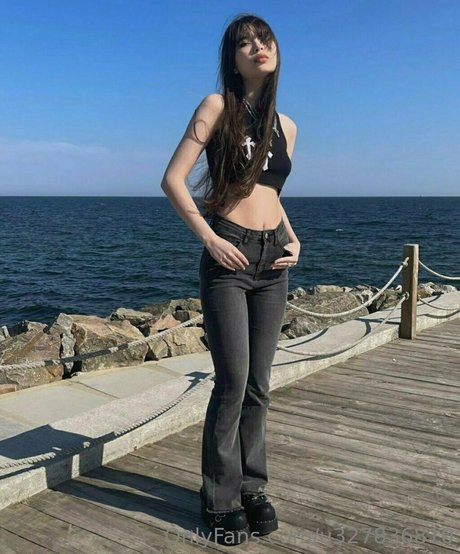Naakte gelekte OnlyFans-foto van Virginiaprincess