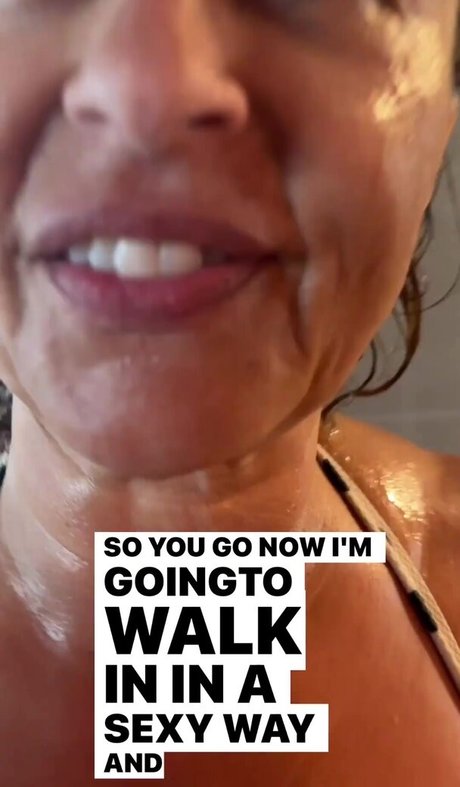 Naakte gelekte OnlyFans-foto van Nadia Sawalha
