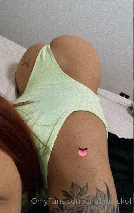 Naakte gelekte OnlyFans-foto van Sindyblackof