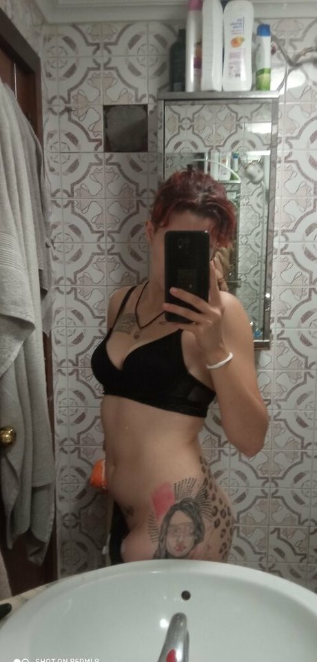 Naakte gelekte OnlyFans-foto van Damerougeph
